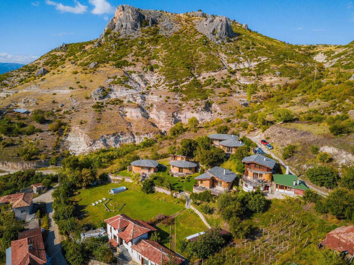 Eco Village Under The Cliffs Ilindenci Kültér fotó