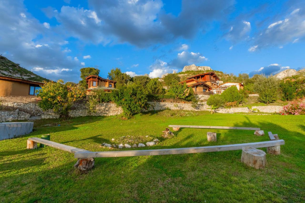 Eco Village Under The Cliffs Ilindenci Kültér fotó