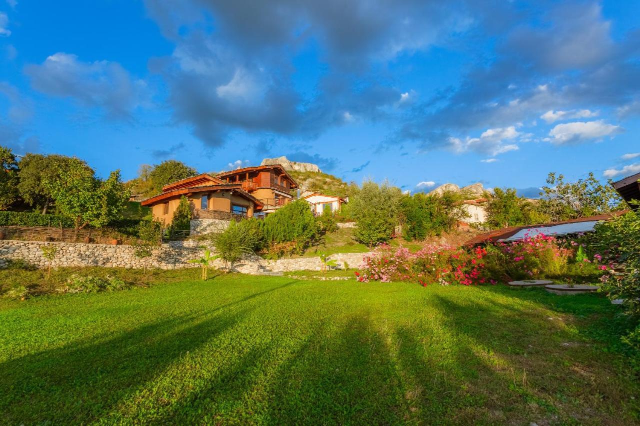 Eco Village Under The Cliffs Ilindenci Kültér fotó