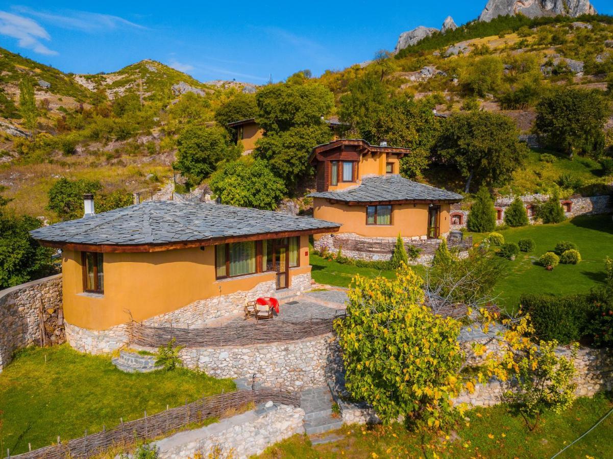 Eco Village Under The Cliffs Ilindenci Kültér fotó