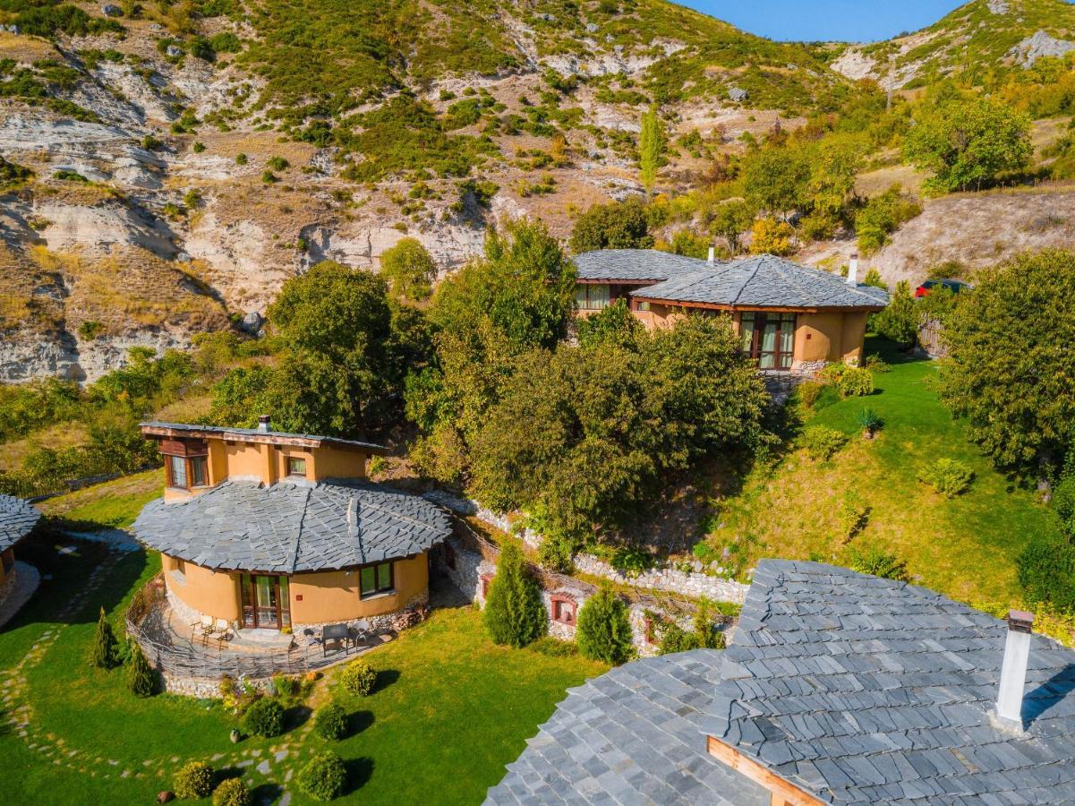 Eco Village Under The Cliffs Ilindenci Kültér fotó