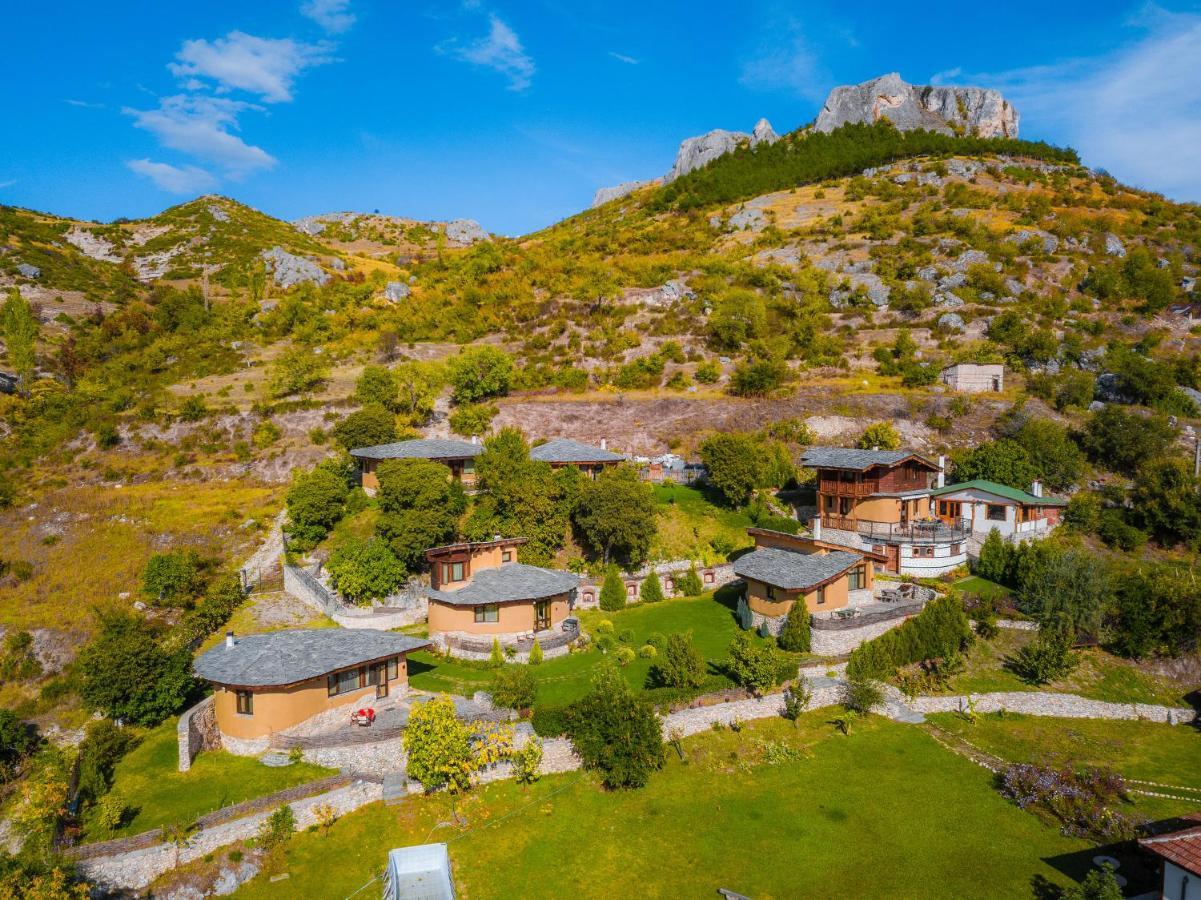 Eco Village Under The Cliffs Ilindenci Kültér fotó