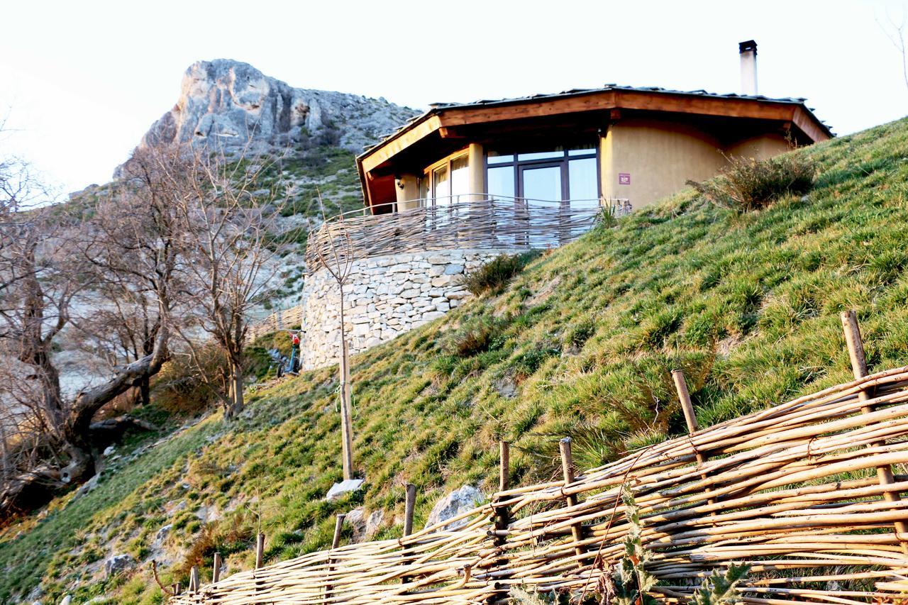 Eco Village Under The Cliffs Ilindenci Kültér fotó