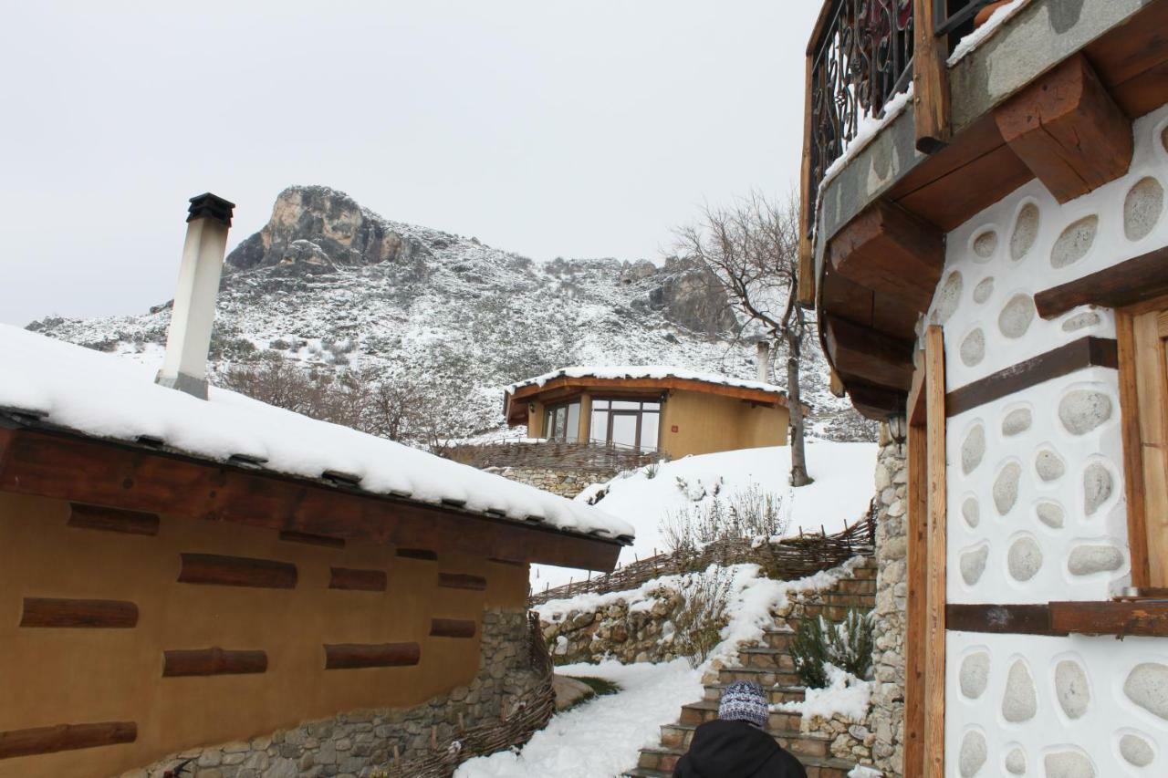 Eco Village Under The Cliffs Ilindenci Kültér fotó